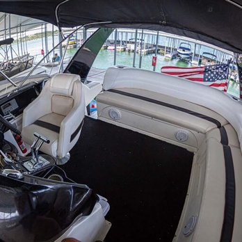 Lake Travis Yacht Charters - Upper flybridge area seats eight additional people - Boating Near Me Lake Travis Yacht Charters - Upper flybridge area seats eight additional people - Boating Near Me