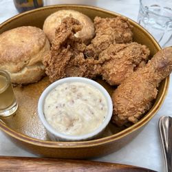 Wildflour Cafe + Bakery - Chicken and biscuits with gravy