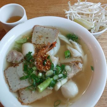 Phnom Penh Noodle House - Noodle soup with seafood, fish ball and fish cake - Noodles Near Me - Seattle, Washington