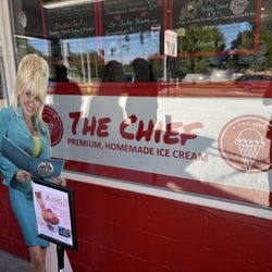 The Chief Ice Cream - Main area with Dolly!