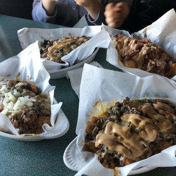 Froggy's - Philly Tater Tots, Chili Tater Tots, Jalapeno Tater Tots, and Shrooms Tater Tots - Bars Near Me - Davis, California