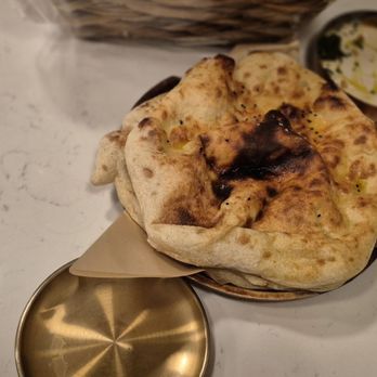 Motek - Coral Gables - Oven roasted pita with traditional as spicy hummus - Middle Eastern Near Me - Miami, Florida Motek - Coral Gables - Oven roasted pita with traditional as spicy hummus - Middle Eastern Near Me - Miami, Florida