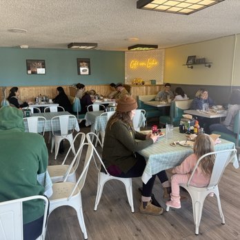 Cafe con Leche - Dining area - Breakfast & Brunch Near Me - Des Moines, Iowa