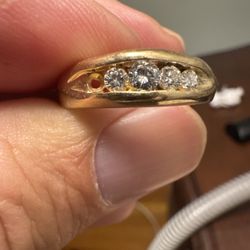 Ring missing one of the two smallest diamonds