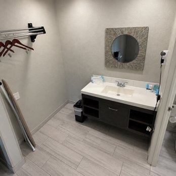Cabana Inn & Suites - Closet - Hotels Near Me - Long Beach, California Cabana Inn & Suites - Closet - Hotels Near Me - Long Beach, California