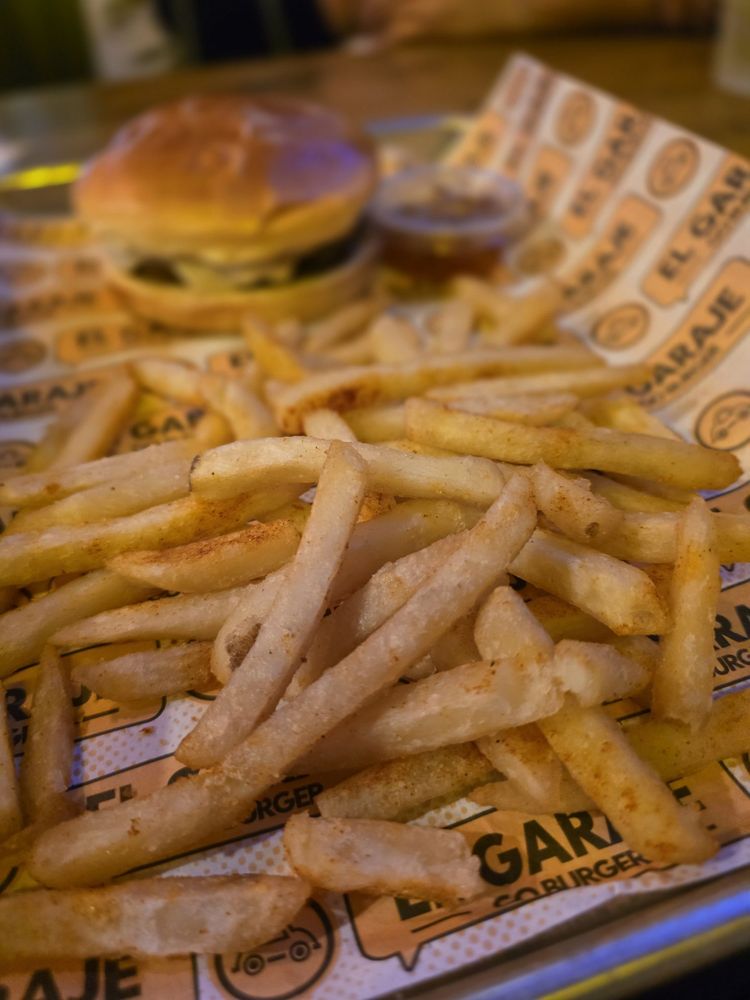 Food from El Garaje Go Burger