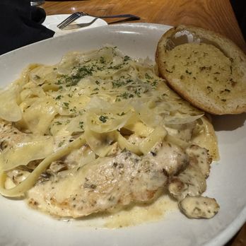 13 Coins Pioneer Square - Chicken Fettuccine Alfredo - American Near Me - Seattle, Washington 13 Coins Pioneer Square - Chicken Fettuccine Alfredo - American Near Me - Seattle, Washington