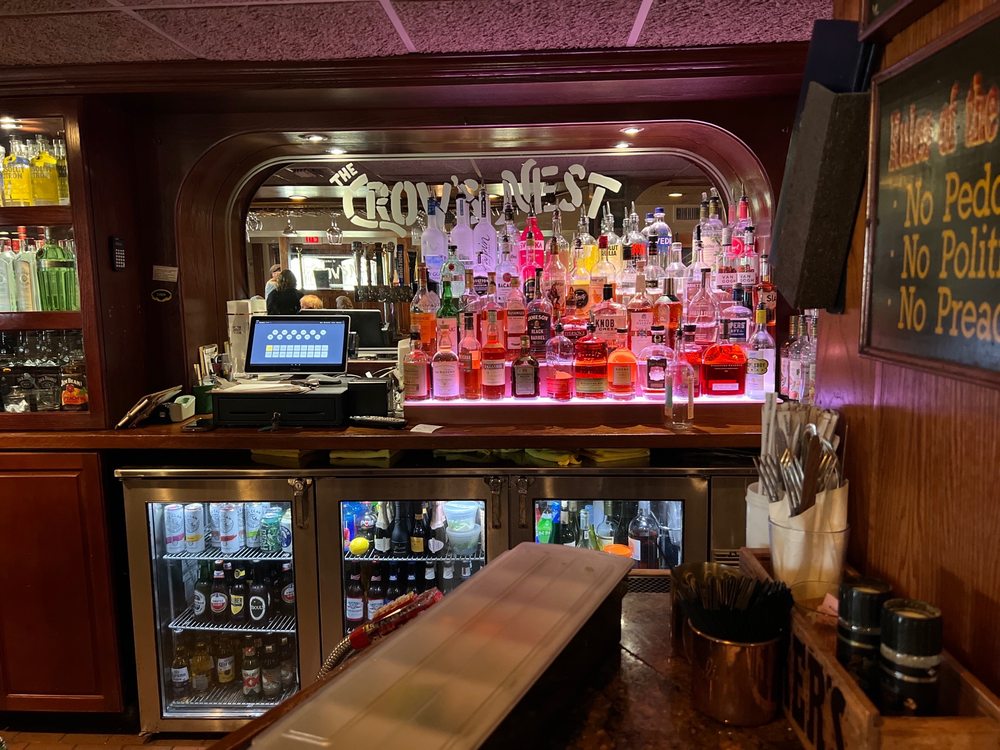 Crow's Nest Restaurant & Marina