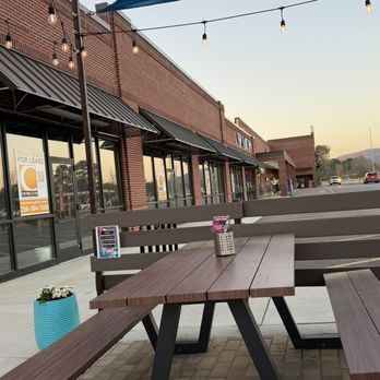 Spitz- Huntsville - Outdoor seating in the parking lot - Mediterranean Near Me - Owens Cross Roads, Alabama Spitz- Huntsville - Outdoor seating in the parking lot - Mediterranean Near Me - Owens Cross Roads, Alabama