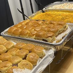 Cleo’s Kitchen - Chicken & Pork Sliders with Macaroni & Cheese and Coleslaw