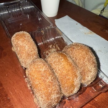 The Apple House - Apple butter donuts - American Near Me - Linden, Virginia