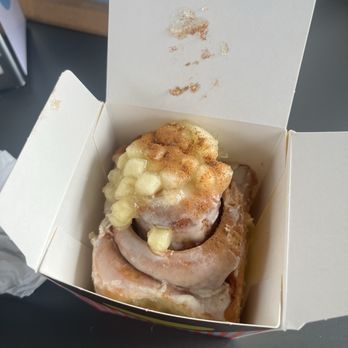 Demasié - apple cinnamon roll - Patisserie/Cake Shop Near Me - Barcelona, B