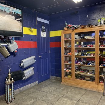Ramon's Automotive - Inside the waiting area - Auto Repair Near Me - Tucson, Arizona Ramon's Automotive - Inside the waiting area - Auto Repair Near Me - Tucson, Arizona