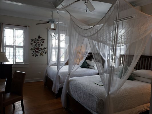 The Guesthouses at Southernmost Beach Resort – Avalon Bed and Breakfast - RECENTLY RESTORED by null