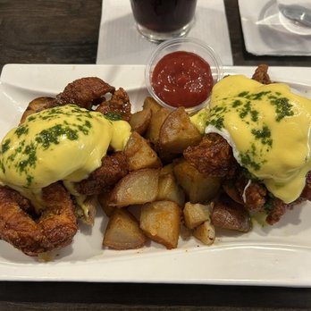 Bistro781 - eggs benedict - Breakfast & Brunch Near Me - Waltham, Massachusetts