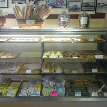 Half Moon Bay Bakery - Bakeries Near Me - Half Moon Bay, California
