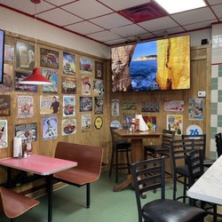 Henry’s Burgers & Subs - Seating