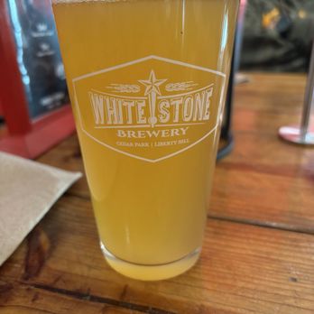 600 Degrees - Hefeweizen - Cheers - Pizza Near Me - Cedar Park, Texas
