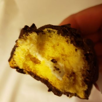 Berea Fudge Shoppe - Stale chocolate covered Twinkie. Not impressed. - Ice Cream & Frozen Yogurt Near Me - Berea, Kentucky