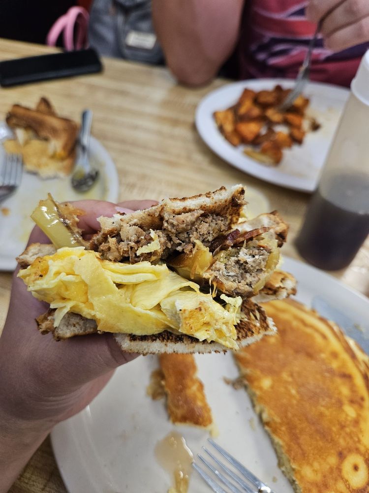 BERTHA’S DINER Updated November 2024 258 Photos & 222 Reviews