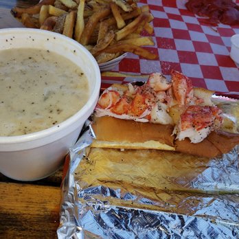 Sprague's Lobster - Lobster roll with clam chowder! - Seafood Near Me - Wiscasset, Maine Sprague's Lobster - Lobster roll with clam chowder! - Seafood Near Me - Wiscasset, Maine