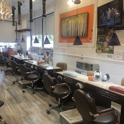 Emerson J Nail Spa - Always clean and ventilation desk for nail!