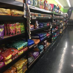 Rpets - Lots of pet food choices.