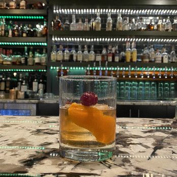 Handsome Hog - Bar, old fashioned - Southern Near Me - St Paul, Minnesota