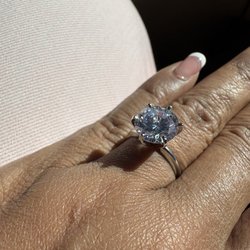 Walt's Jewelers - Ring