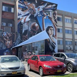 Former industrial area turned into a shopping complex in a converted warehouse with galleries, independent boutiques & food outlets.