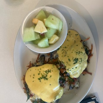 Broadway Diner - Portwbella benidict scramble - American Near Me - Baraboo, Wisconsin
