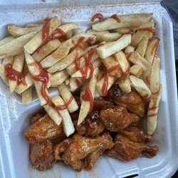 Wings 101 Peachtree Parkway - Wings with Fries Combo