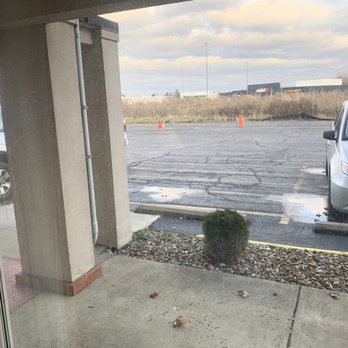 Days Inn & Suites by Wyndham Elyria - Parking lot - Hotels Near Me - Elyria, Ohio