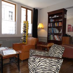 Détective Hôtel - Salon-Bibliothèque DETECTIVE HOTEL Etretat