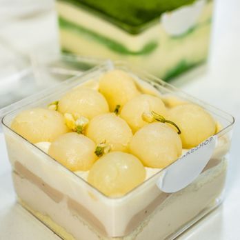 LA LA Bakeshop - Longan Jasmin Mini Cake ($12.50) - Vietnamese Near Me - Toronto, Ontario LA LA Bakeshop - Longan Jasmin Mini Cake ($12.50) - Vietnamese Near Me - Toronto, Ontario