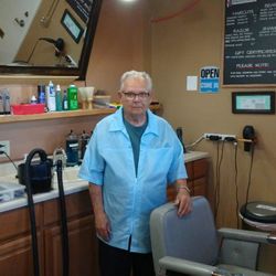 Robert's Barbershop - Barber Dennis