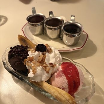 Max & Helen’s - banana split - Delis Near Me - Los Angeles, California