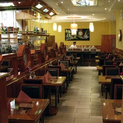 Seng Sushi & Chinarestaurant - Blick durchs Restaurant aufs Sushiband