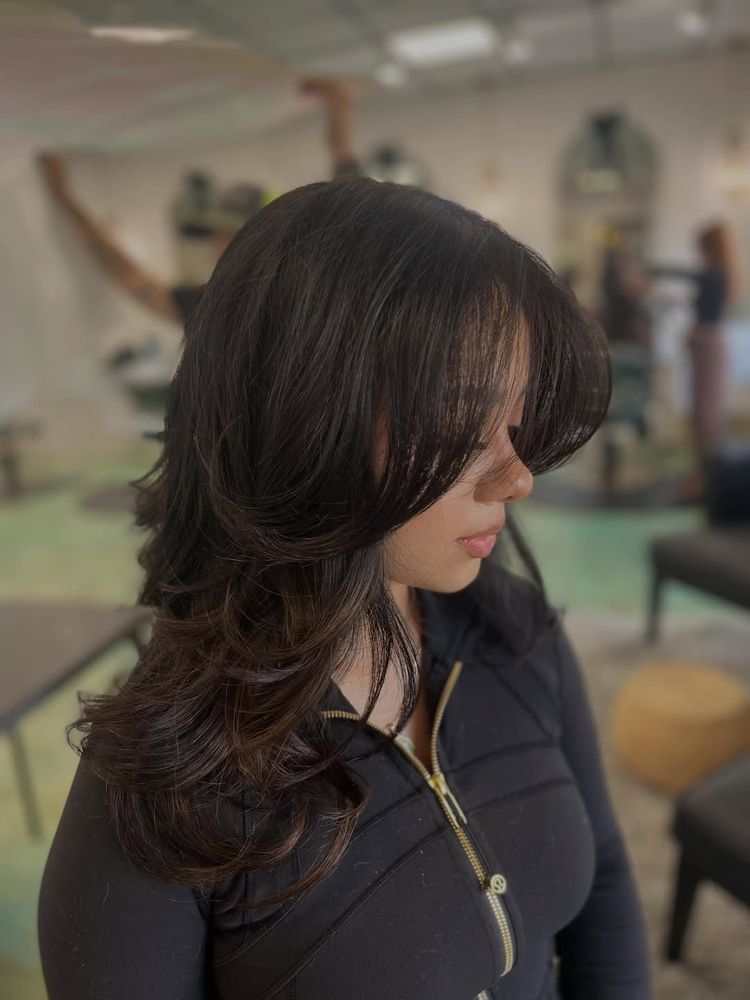 Traci Woodard Salon Logo