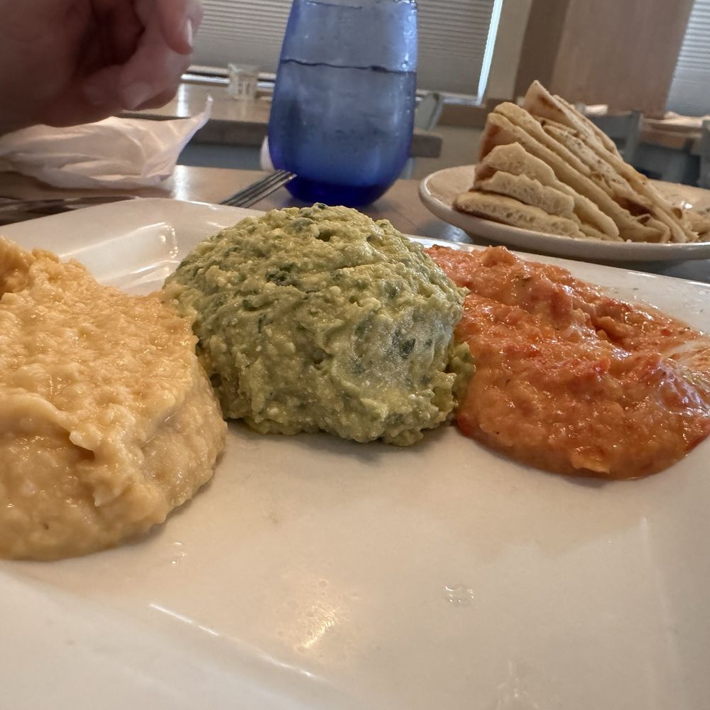 Hummus trio Hummus trio