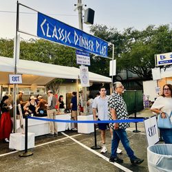 Dinner plates tent
