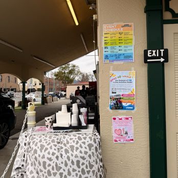 Meadowlark Dairy - Outside - Ice Cream & Frozen Yogurt Near Me - Pleasanton, California