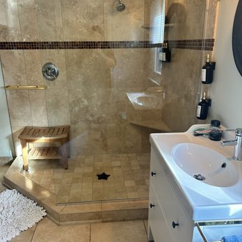 The Wesley Walla Walla - Shower - Hotels Near Me - Walla Walla, Washington The Wesley Walla Walla - Shower - Hotels Near Me - Walla Walla, Washington