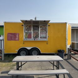 Rafa’s Tacos - Clean picnic bench available.