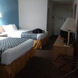 The two twin room we were assigned. We stayed in the little casitas on the right not the two floor building. The two twin room we were assigned. We stayed in the little casitas on the right not the two floor building.