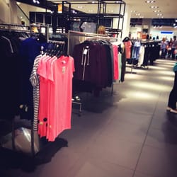 H & M