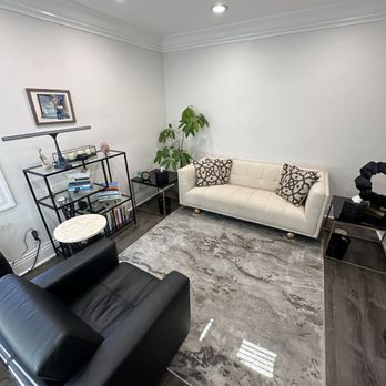 Higher Purpose Recovery - Therapy room for one on ones. - Addiction Medicine Near Me - Corona Del Mar, California Higher Purpose Recovery - Therapy room for one on ones. - Addiction Medicine Near Me - Corona Del Mar, California