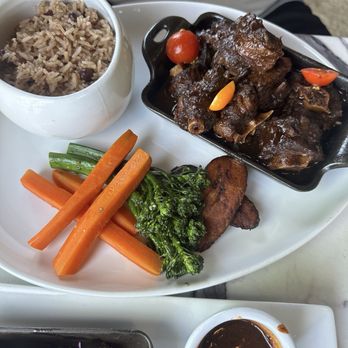 Escovitchez - Braised Oxtail and Beans - Caribbean Near Me - Snellville, Georgia