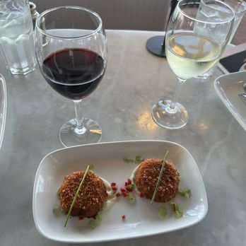 Franciscan Crab Restaurant - Crab cakes - Seafood Near Me - San Francisco, California Franciscan Crab Restaurant - Crab cakes - Seafood Near Me - San Francisco, California