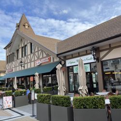 McArthurGlen Designer Outlet - Some food outlets